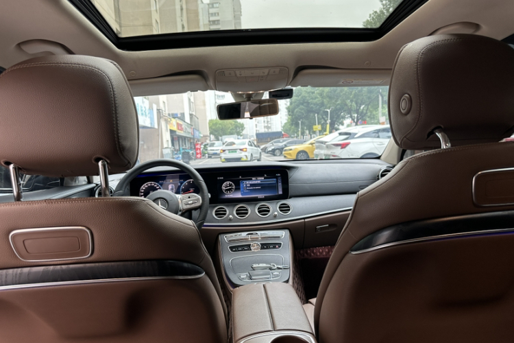 奔驰E级 2019款 E 200 L 运动型中控内饰7013