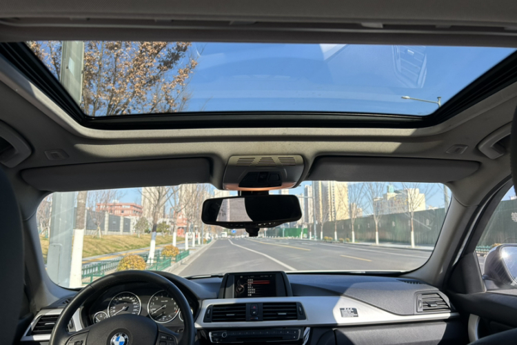 宝马3系 2016款 316i 时尚型局部细节18