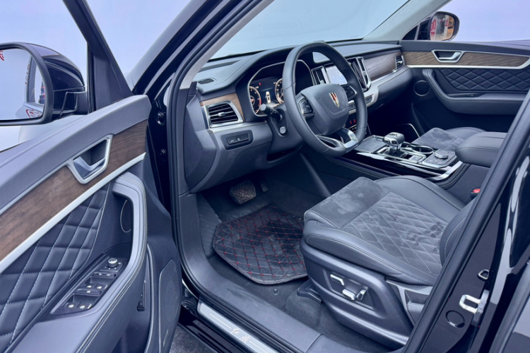 红旗HS7 2022款 3.0T 自动四驱智联旗享版 五座中控内饰7002