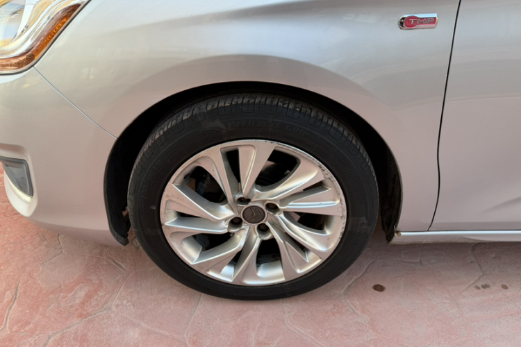 雪铁龙C4L 2015款 1.6T 自动尊贵版车身外观6006