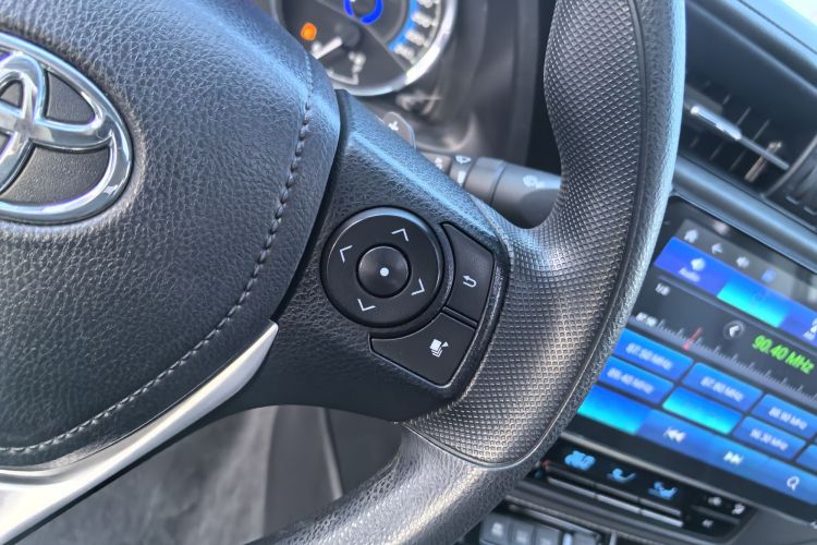 丰田 卡罗拉 2017款 改款双擎 1.8L E-CVT领先版中控内饰7010