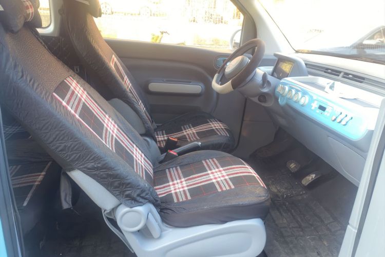 奔腾小马 2025款 222km 灵动马车身外观6013