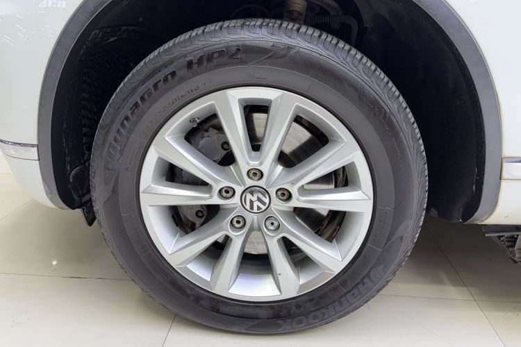 大众 途锐 2015款 3.0TSI 标配型车身外观6005