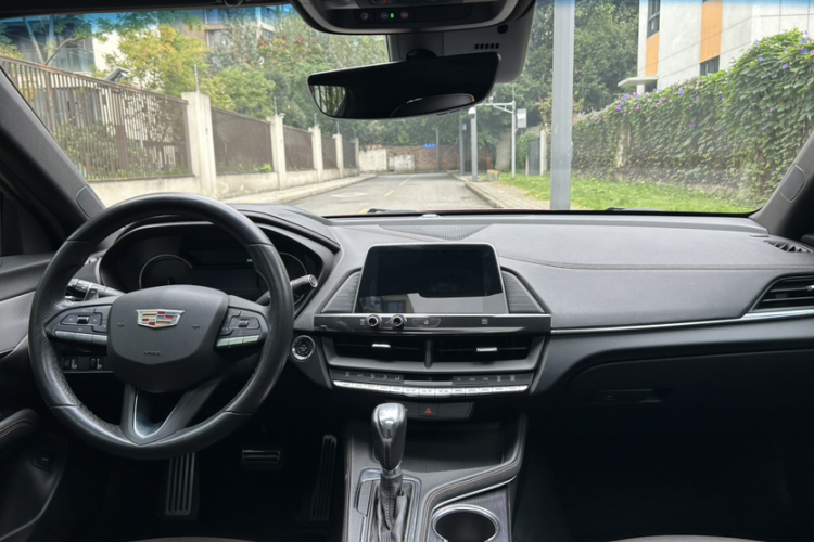 凯迪拉克CT4 2020款 28T 精英型中控内饰7012