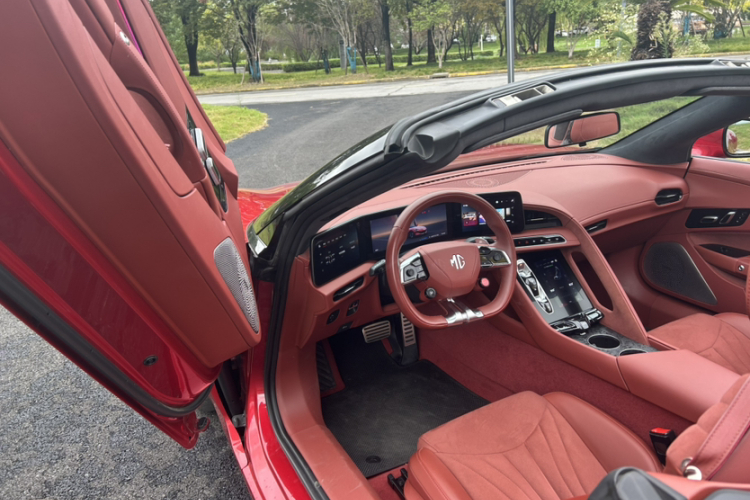 名爵 MG Cyberster 2024款 520km 传奇四驱版中控内饰7007