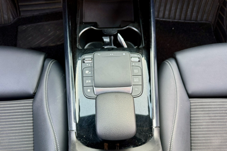 奔驰B级 2020款 B 180中控内饰7003