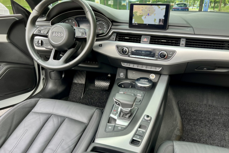 奥迪A5 2017款 Cabriolet 40 TFSI 时尚型中控内饰7009