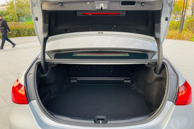 奔驰C级 2022款 C 260 L 运动版中控内饰7007