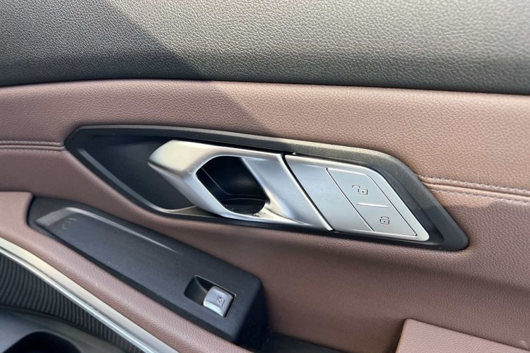 宝马3系 2020款 325i M运动套装局部细节9005