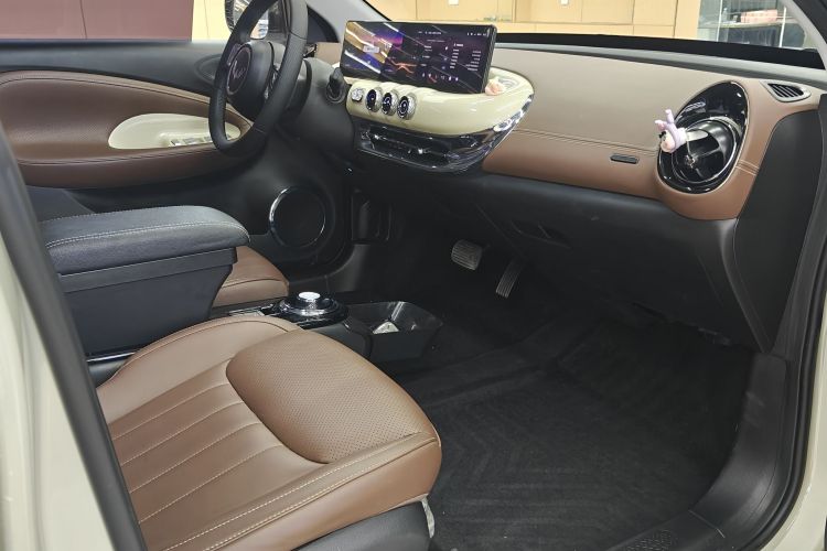 五菱汽车 五菱缤果 2023款 333km 灵犀互联+款中控内饰7006