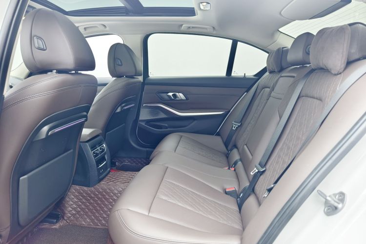 宝马3系 2022款 改款 325Li M运动套装中控内饰7011