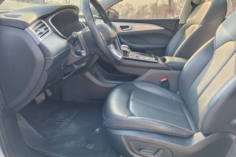 飞凡汽车 飞凡ER6 2021款 新动版 620km 智享版中控内饰7002