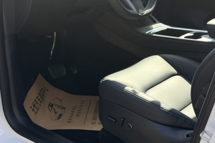 特斯拉 Model Y 2024款 后轮驱动版中控内饰7002