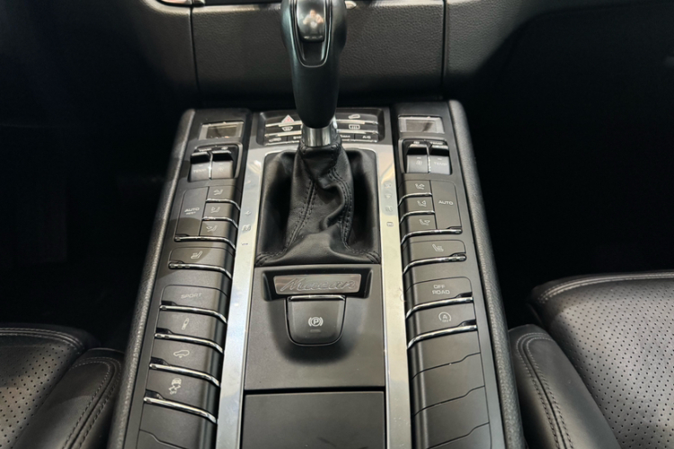 保时捷 2016款 Macan Turbo 3.6T中控内饰7005