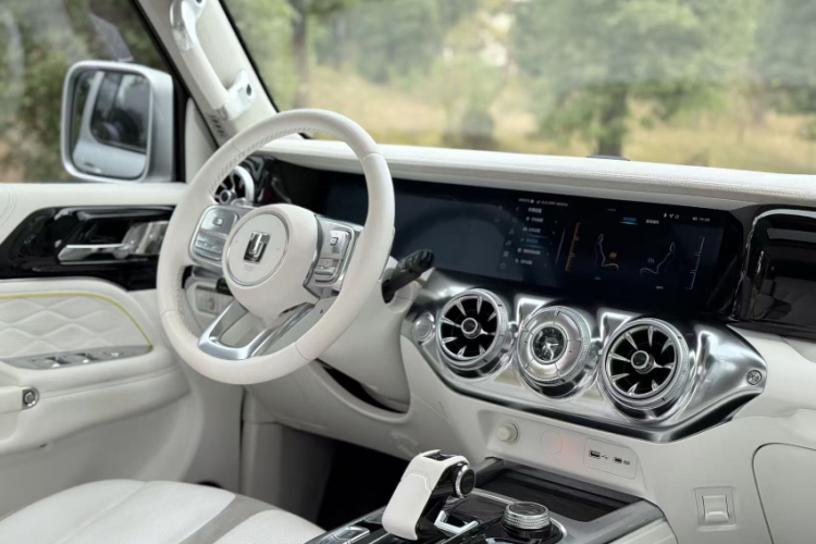 超境汽车 共创坦克300 2021款 2.0T 赛博坦克中控内饰7003