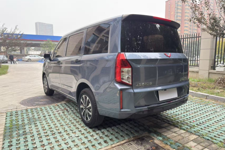 五菱汽车 五菱宏光PLUS 2019款 1.5T 手动标准型 5座车身外观6003