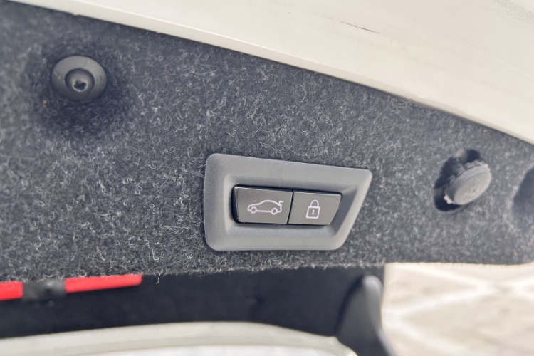 宝马3系 2019款 320Li 时尚型中控内饰7002