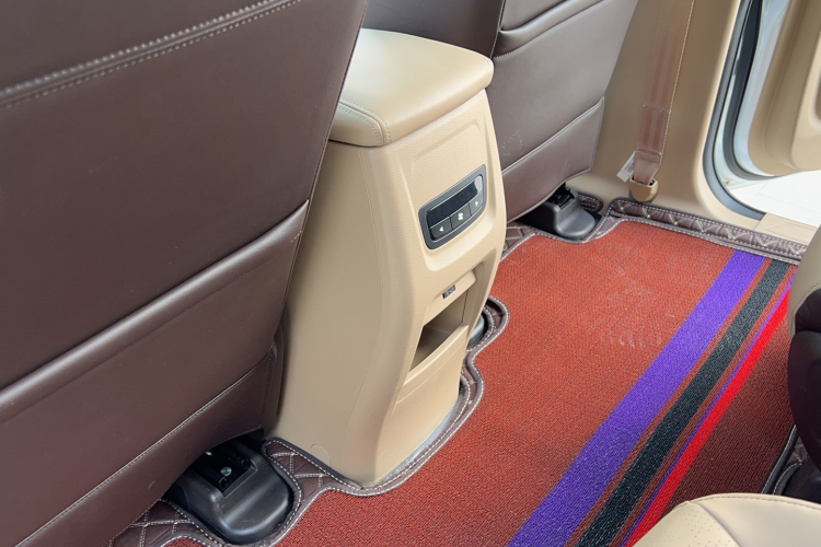 宝骏730 2017款 1.8L iAMT豪华型 7座中控内饰7005