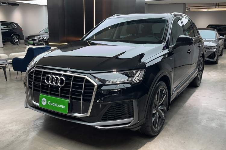 奥迪Q7 2023款 55 TFSI quattro S line运动型车身外观1