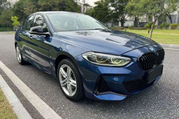 宝马1系 2021款 120i M运动曜夜版车身外观6004