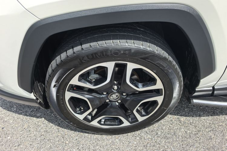 丰田 RAV4荣放 2020款 2.0L CVT四驱尊贵版车身外观6011