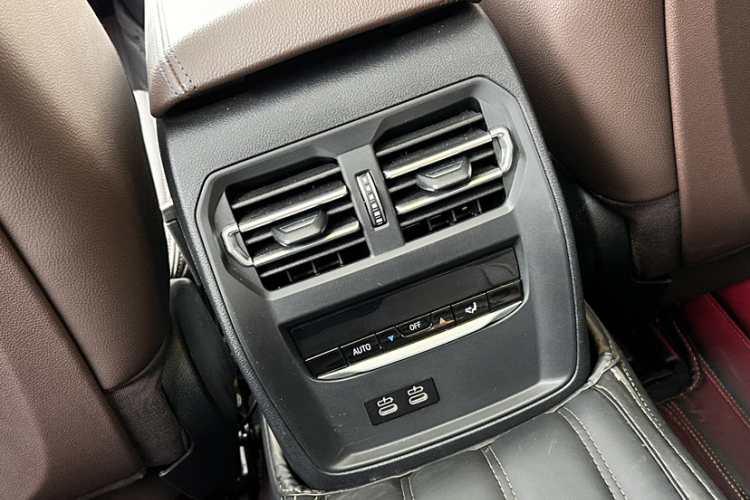 宝马3系 2023款 325Li xDrive M运动套装中控内饰7009