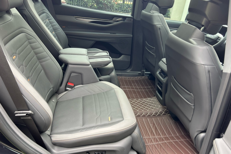 福特 2023款 锐界L 2.0T EcoBoost E混动四驱七座至尊型中控内饰7011