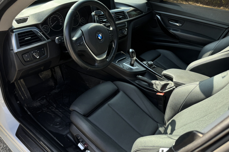 宝马3系GT 2018款 320i 时尚型中控内饰7006