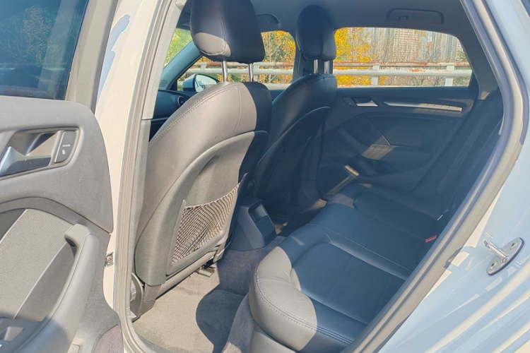 奥迪A3 2019款 Limousine 35 TFSI 进取型 国VI中控内饰7001