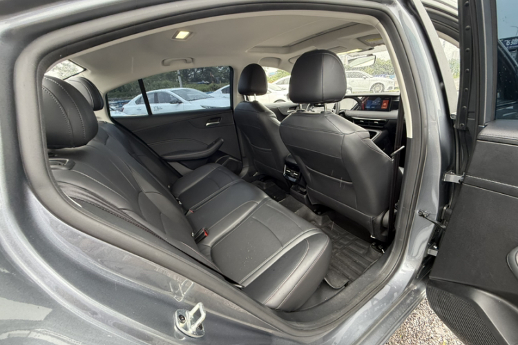 荣威i5 2023款 1.5L CVT尊荣版中控内饰7007