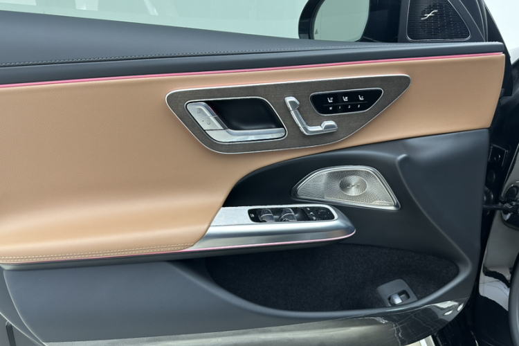 奔驰E级 2025款 E 300 L 豪华型中控内饰7009