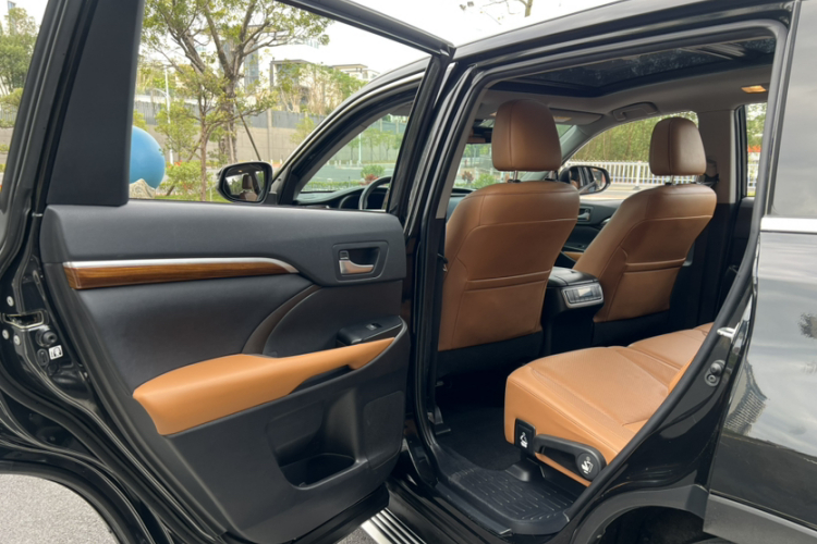 丰田 汉兰达 2020款 2.0T 四驱百万纪念版 7座中控内饰7008