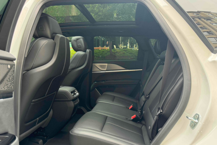 凯迪拉克XT5 2025款 2.0T 尊贵型中控内饰7003