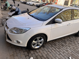 福特 福克斯 2012款 两厢 1.6L 自动风尚型