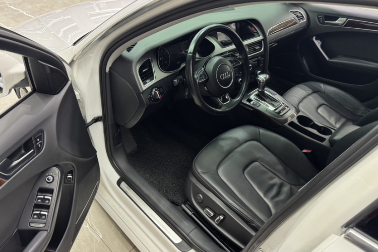 奥迪A4L 2015款 35 TFSI 自动舒适型中控内饰7001