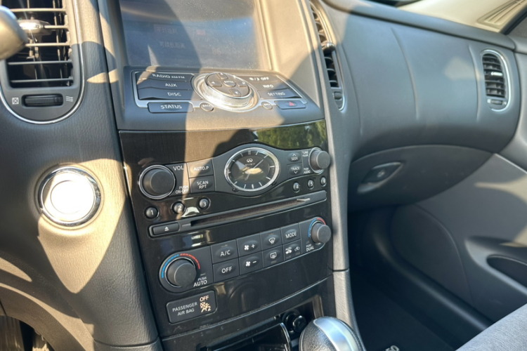 英菲尼迪QX50 2015款 2.5L 舒适版中控内饰7004