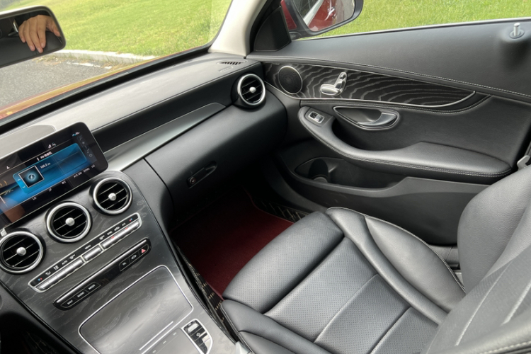 奔驰C级 2019款 C 180 L 时尚型运动版中控内饰7007