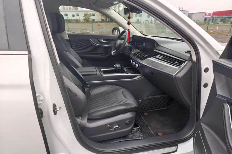 红旗HS5 2023款 2.0T 四驱旗享Pro版中控内饰7005