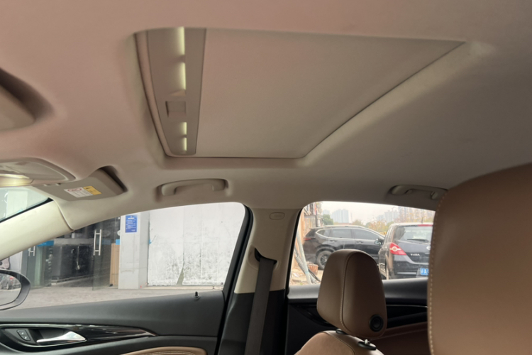 别克 君威 2023款 652T 智享型中控内饰7008