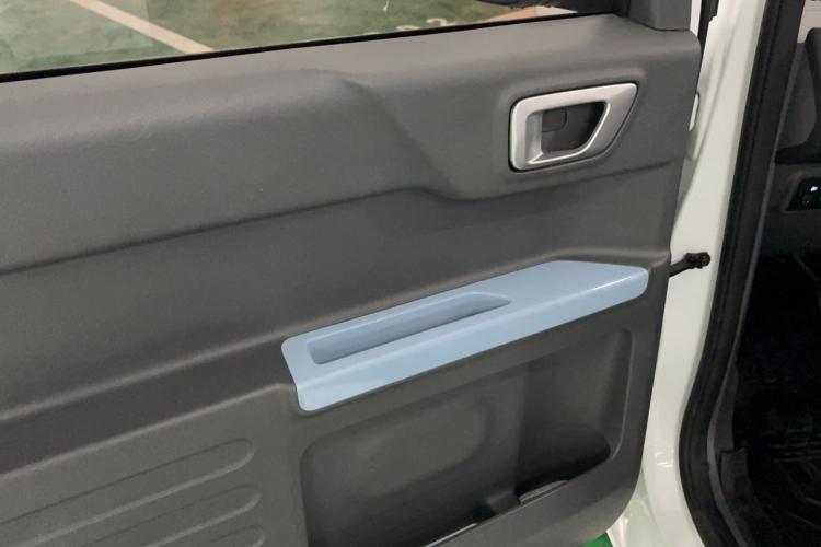 吉利银河 2023款 熊猫mini 200km 耐力熊中控内饰7002