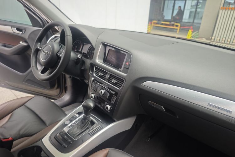 奥迪Q5 2017款 Plus 40 TFSI 技术型中控内饰7010