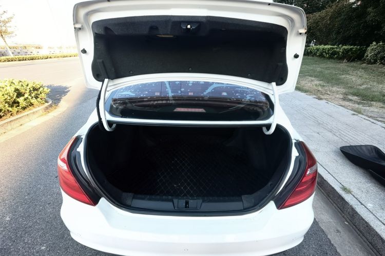 吉利汽车 帝豪 2017款 三厢百万款 1.5L 手动向上版局部细节23