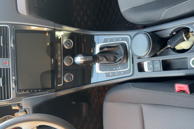 大众 高尔夫 2019款 1.6L 自动时尚型 国V中控内饰7004