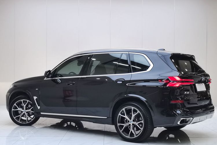 宝马X5 2023款 xDrive 30Li 尊享型M运动套装车身外观6004