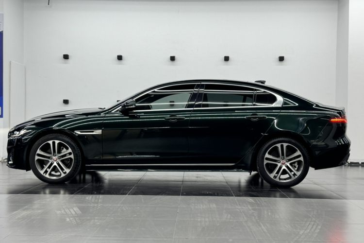 捷豹XEL 2024款 2.0T 250PS R-DYNAMIC S进取运动版车身外观6002