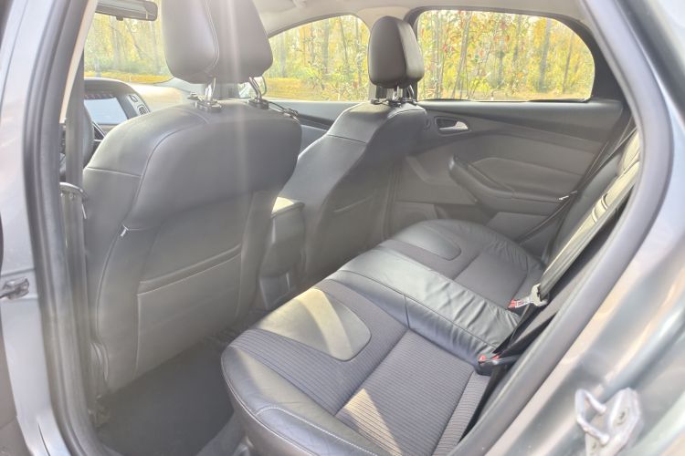 福特 福克斯 2012款 两厢 2.0L 手动豪华运动型中控内饰7004