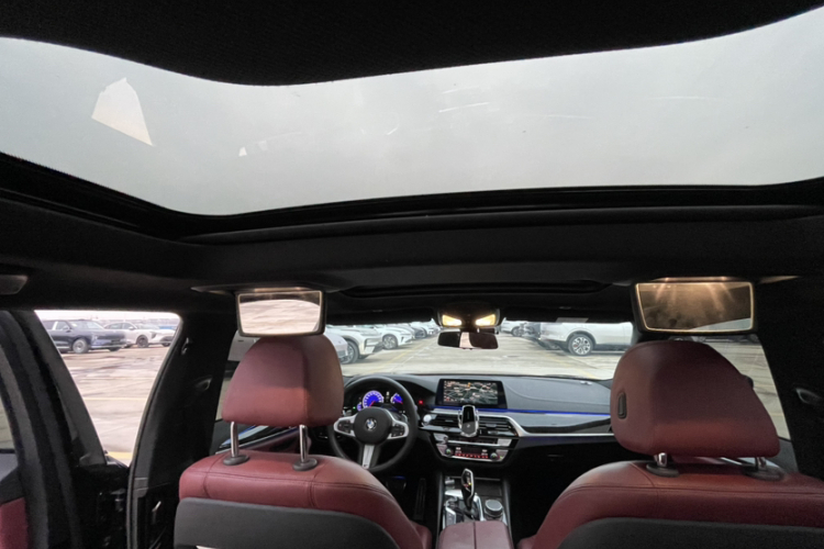 宝马5系 2019款 改款 530Li 尊享型 M运动套装中控内饰7004