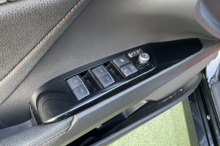 丰田 凯美瑞 2021款 2.5G 豪华版局部细节9014