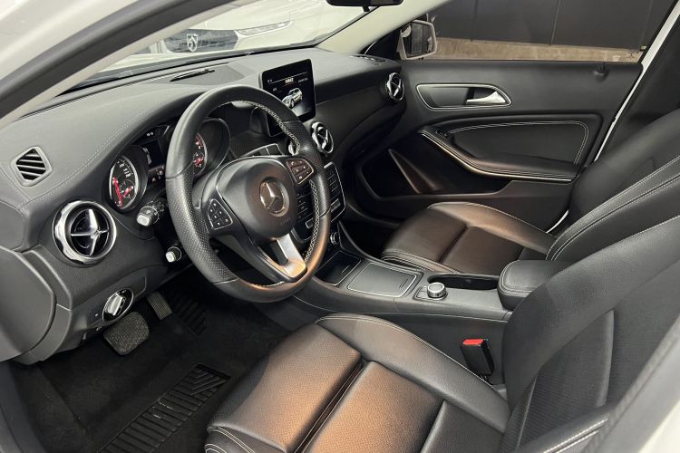 奔驰GLA 2017款 GLA 200 时尚型中控内饰7001