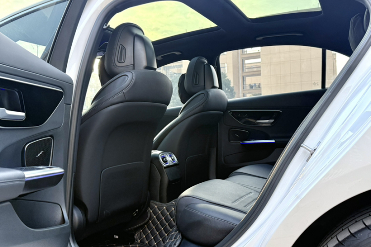 奔驰C级 2023款 C 260 L 运动版中控内饰7011